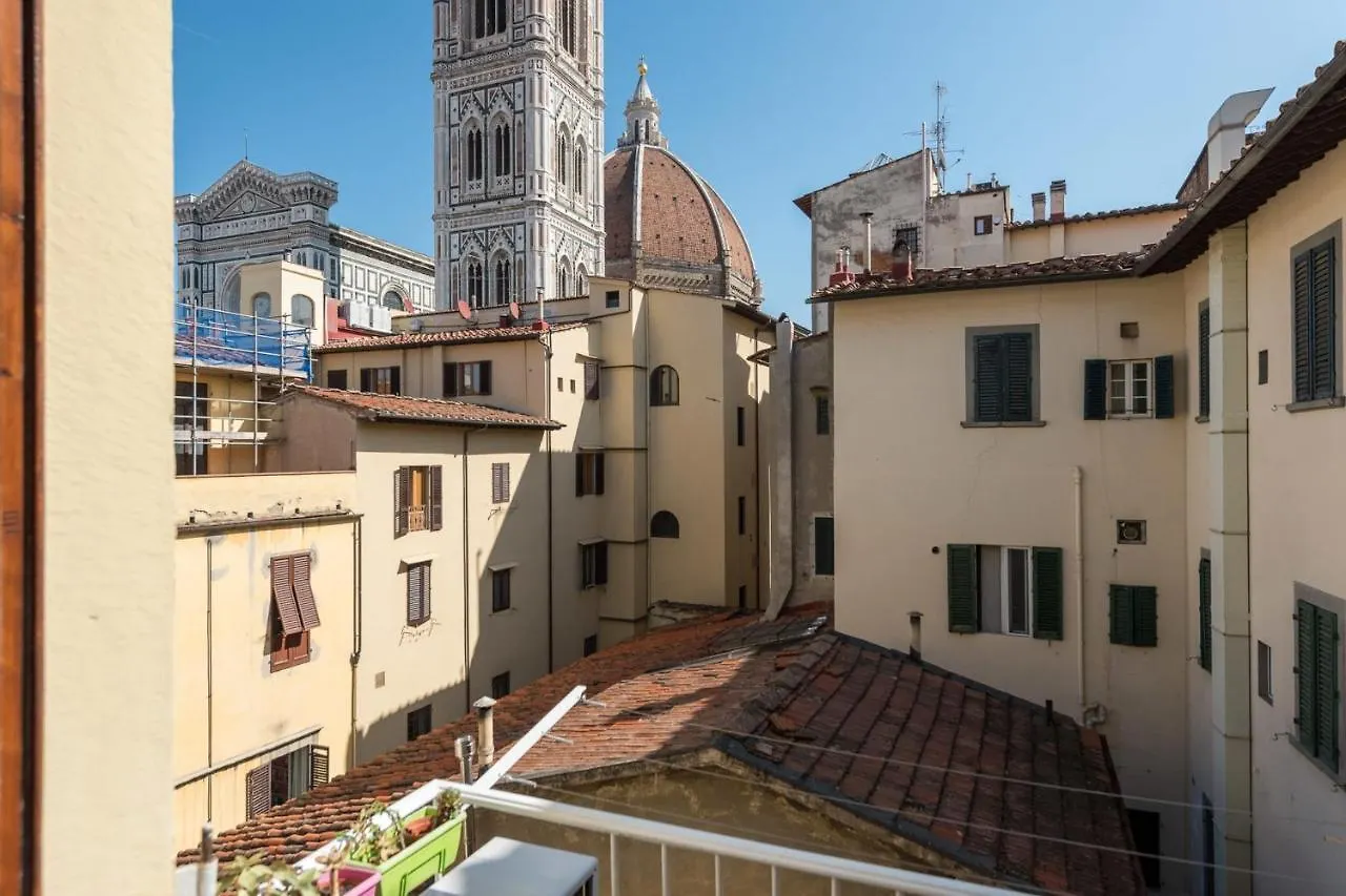 Charming 2Bed Apartment Overlooking Duomo - Hosted By Sweetstay Firenze