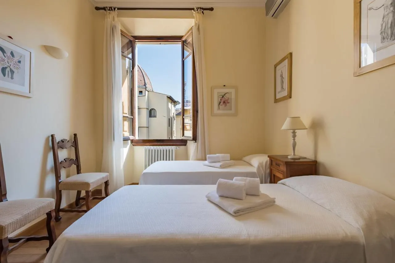 Charming 2Bed Apartment Overlooking Duomo - Hosted By Sweetstay Firenze 0*,  Italia