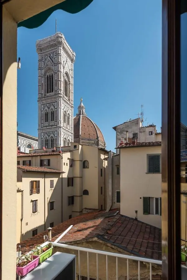 Charming 2Bed Apartment Overlooking Duomo - Hosted By Sweetstay Firenze 0*,  Italia