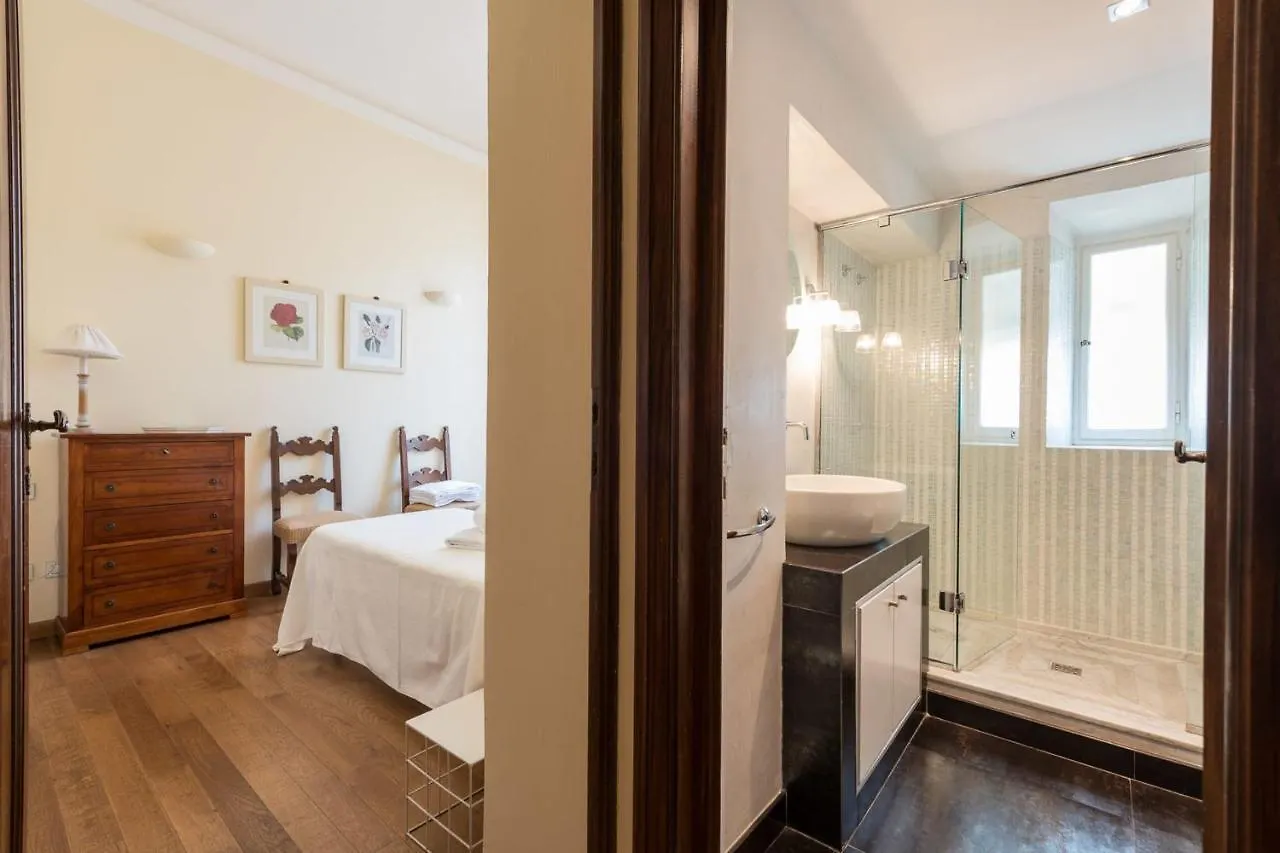 Charming 2Bed Apartment Overlooking Duomo - Hosted By Sweetstay Firenze