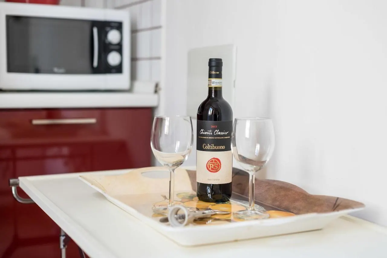 Charming 2Bed Apartment Overlooking Duomo - Hosted By Sweetstay Firenze