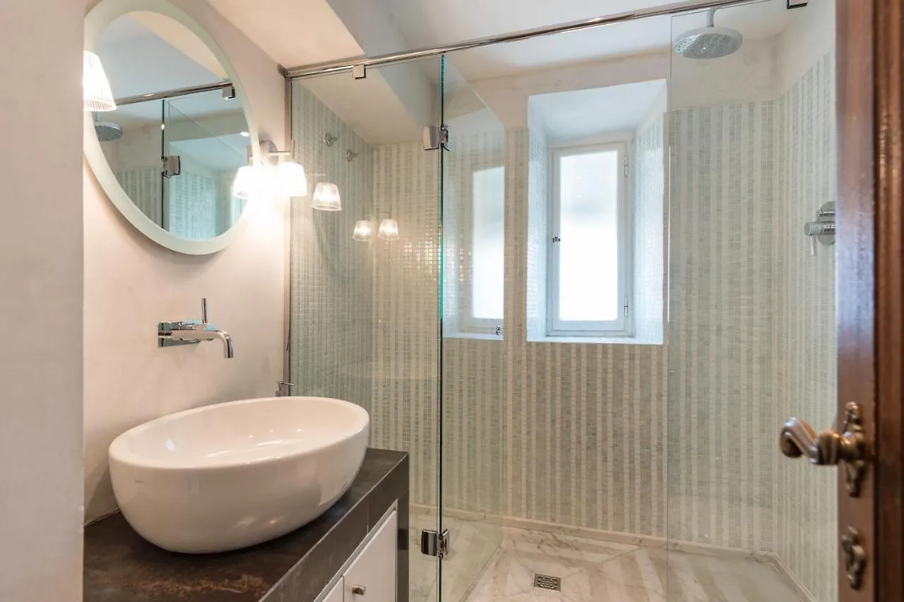 Charming 2Bed Apartment Overlooking Duomo - Hosted By Sweetstay Firenze